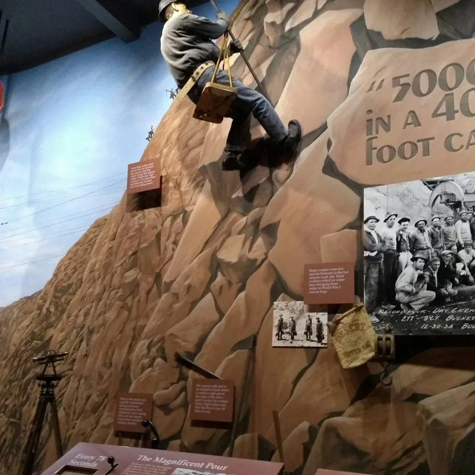 A museum display illustrating construction work on Hoover Dam
